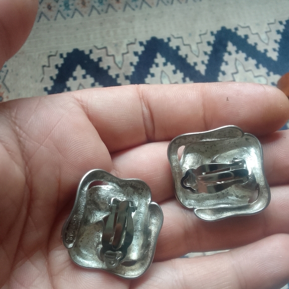 Vintage 80s Clip Earrings Silver Tone Sign PEP  1.0" - Picture 3 of 5